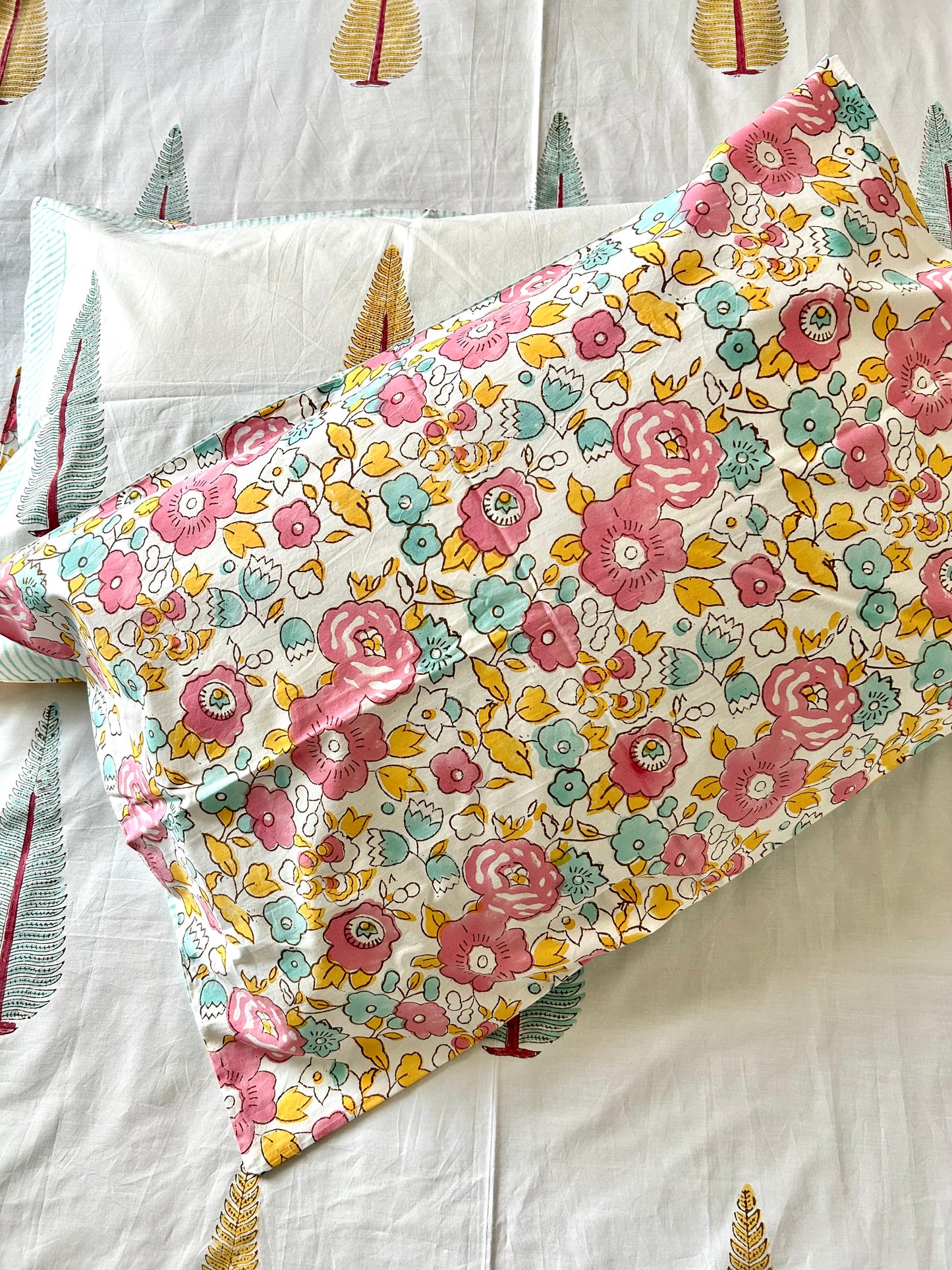 Ayra Block Printed White Cotton Bedsheet(108x108)