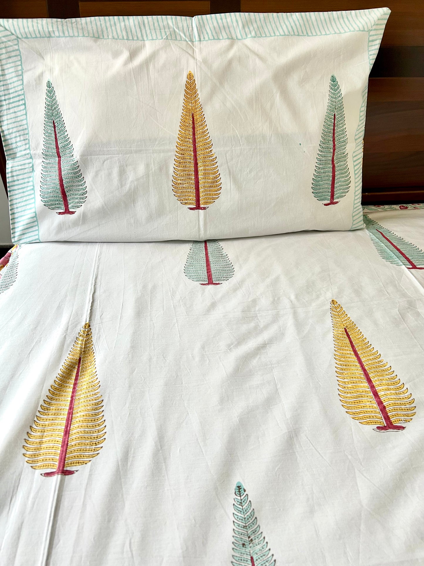Ayra Block Printed White Cotton Bedsheet(108x108)