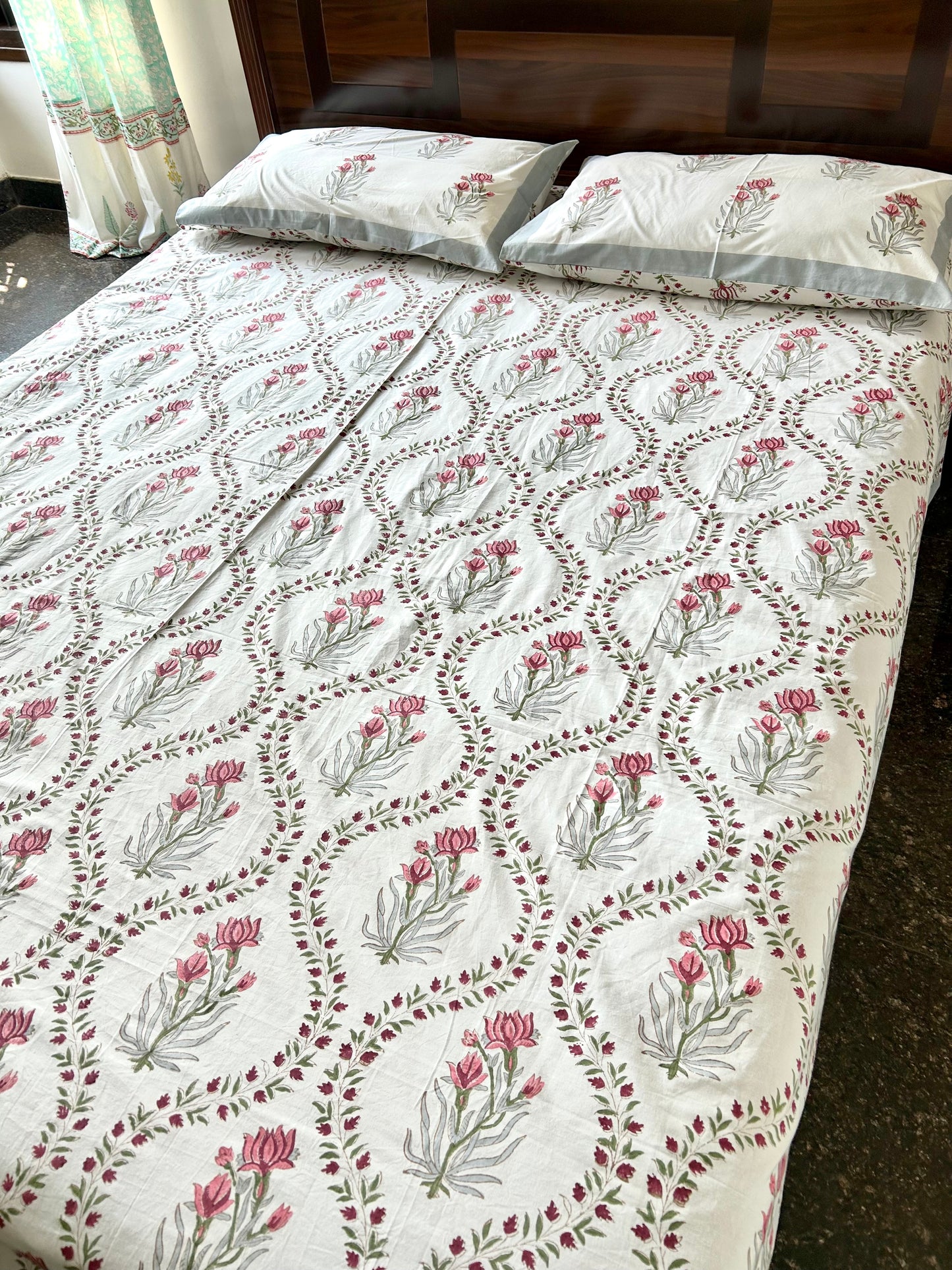 Aarvi Block Printed White Cotton Bedsheet(90x108)