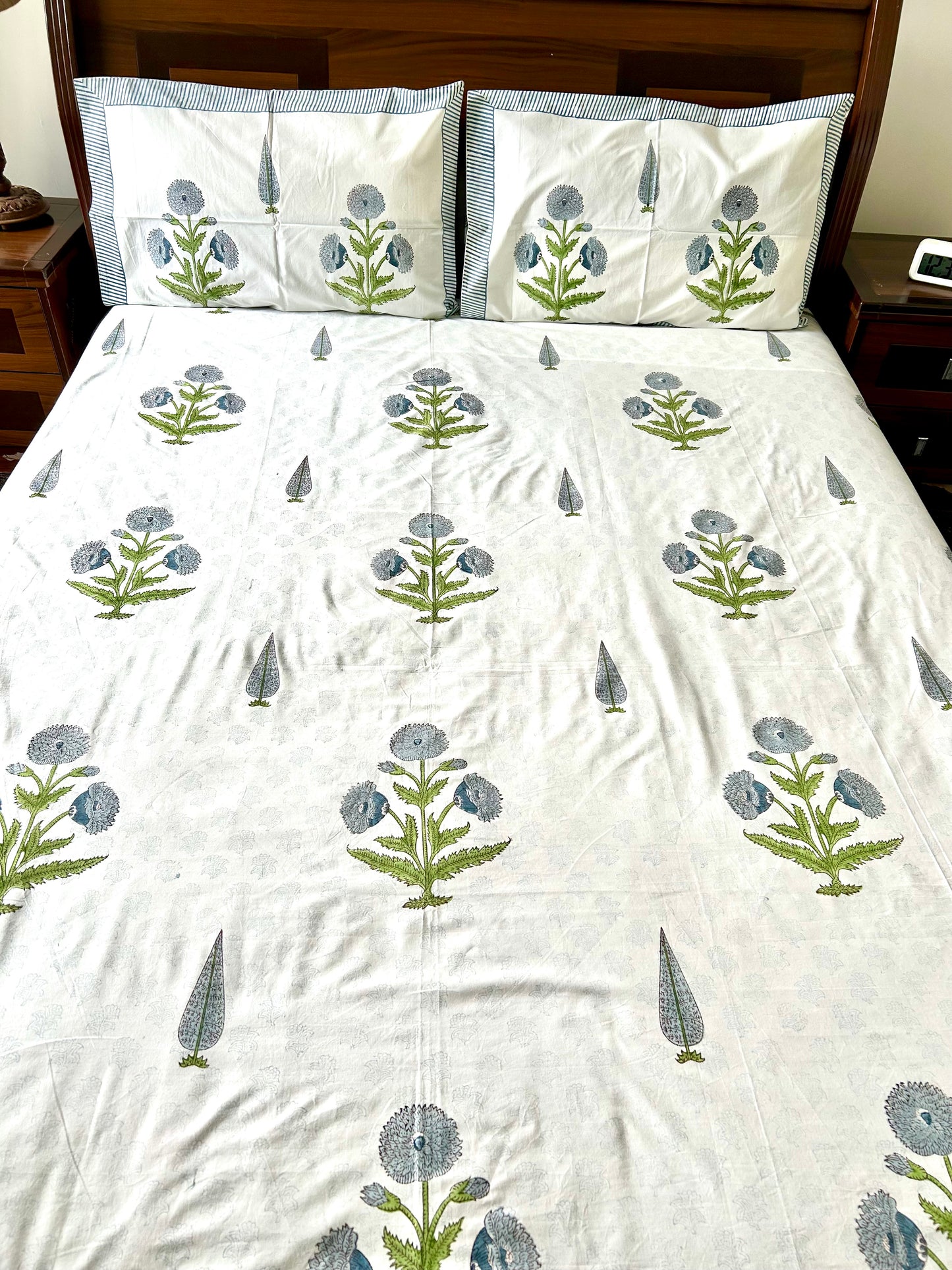 Shiya Block Printed White Cotton Bedsheet(90x108)