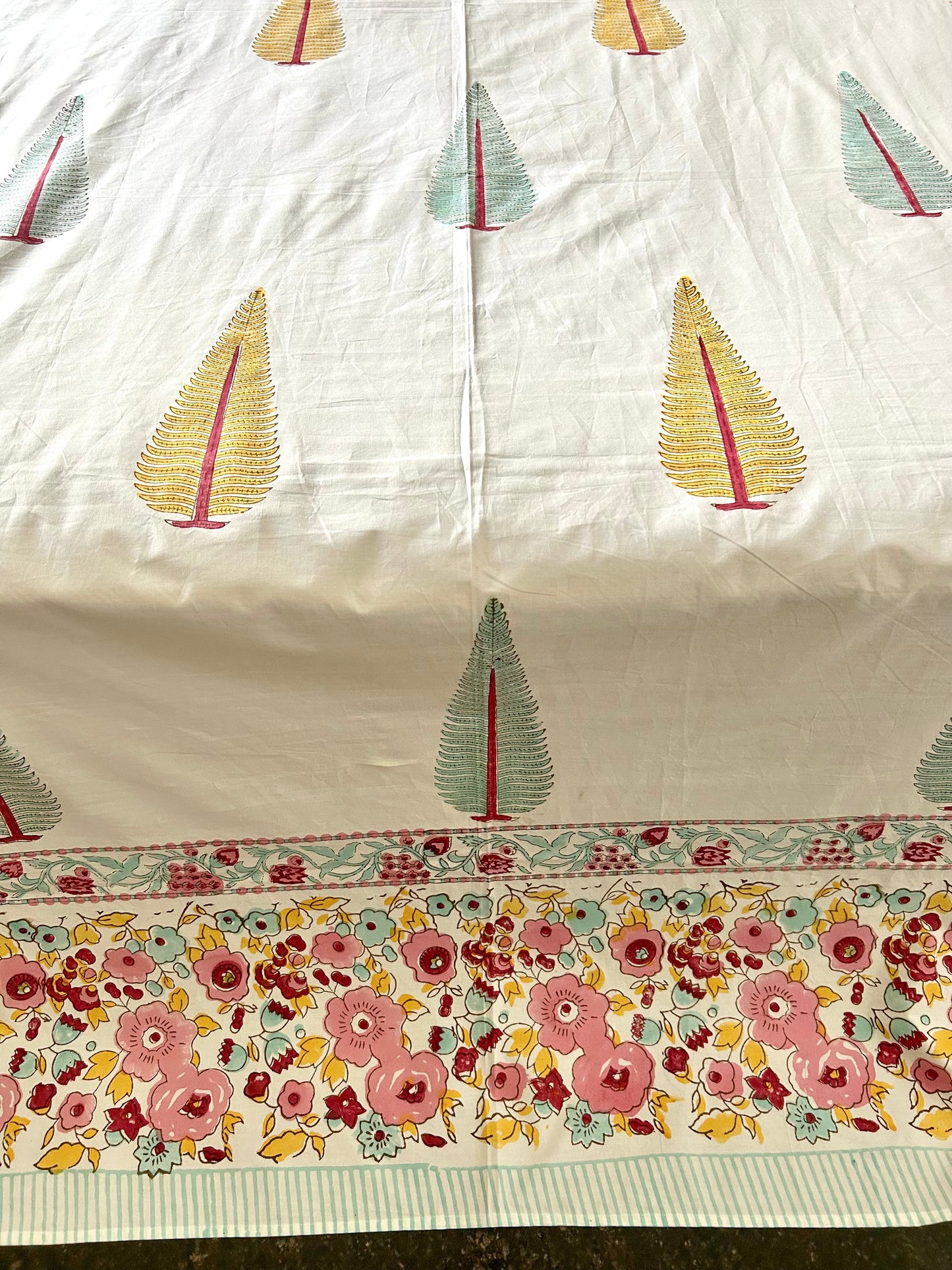Ayra Block Printed White Cotton Bedsheet(108x108)