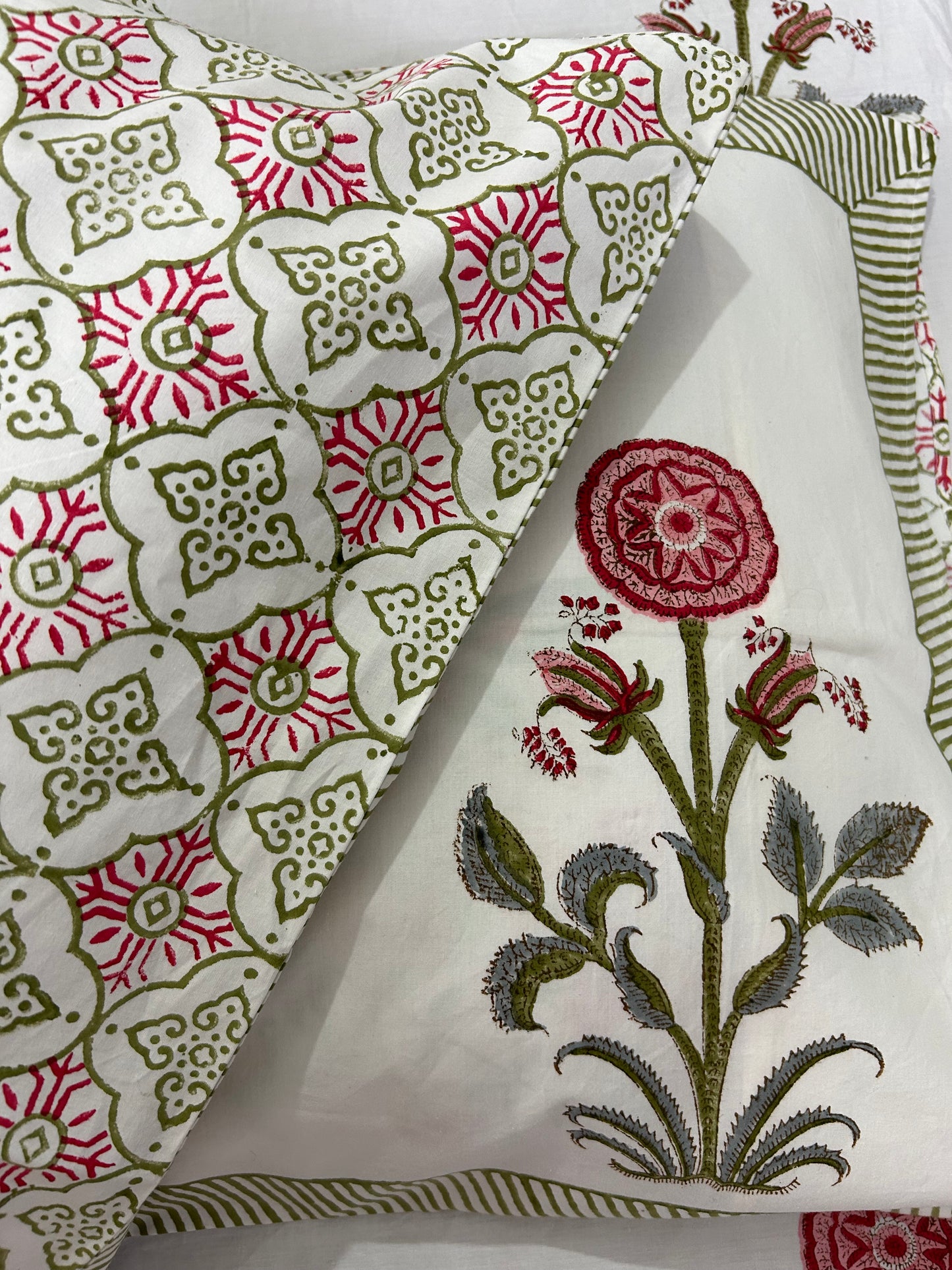 Aashvi Block Printed White Cotton Bedsheet(90x108)