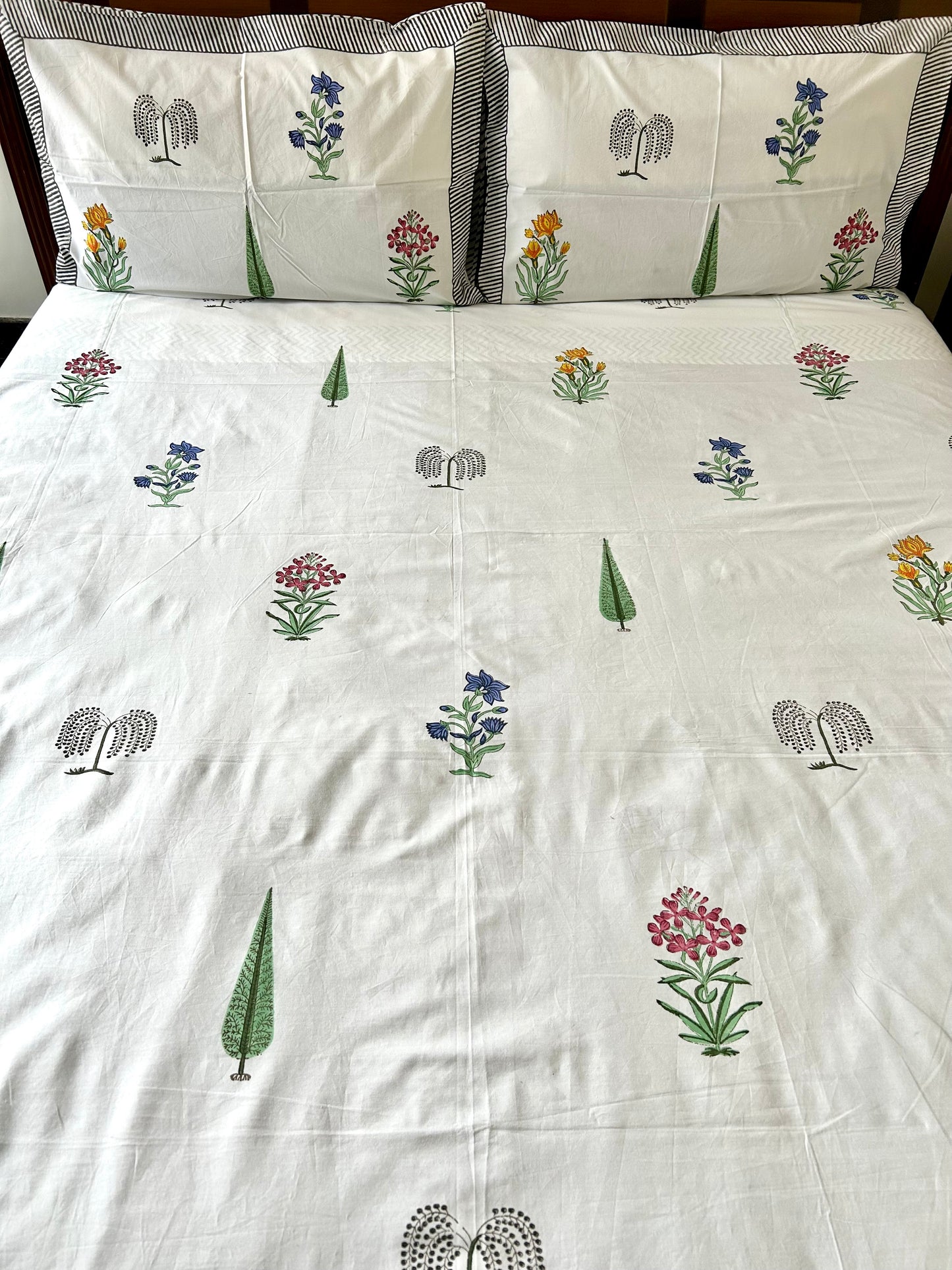 Ridhi Block Printed White Cotton Bedsheet(108x108)