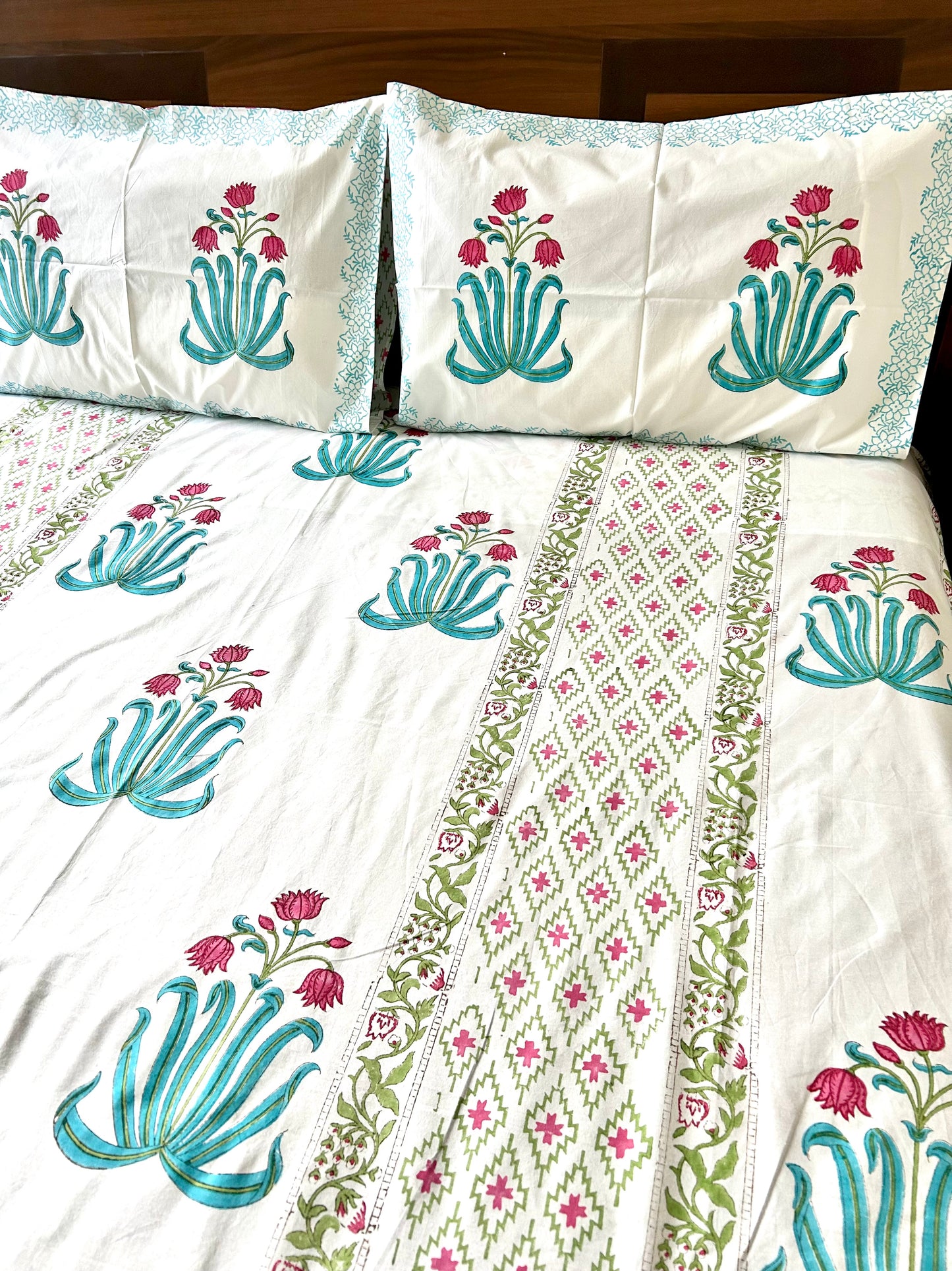 Ranya Block Printed White Cotton Bedsheet(90x108)