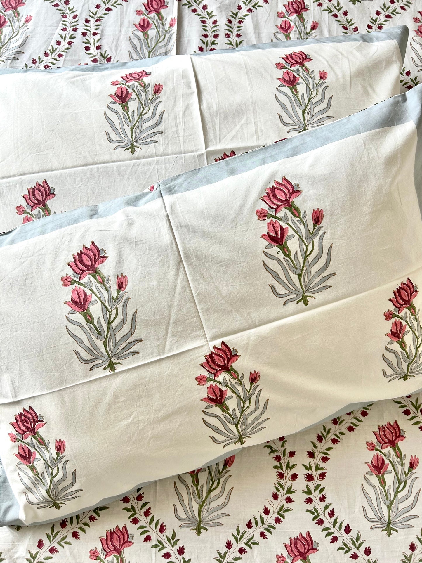 Aarvi Block Printed White Cotton Bedsheet(90x108)