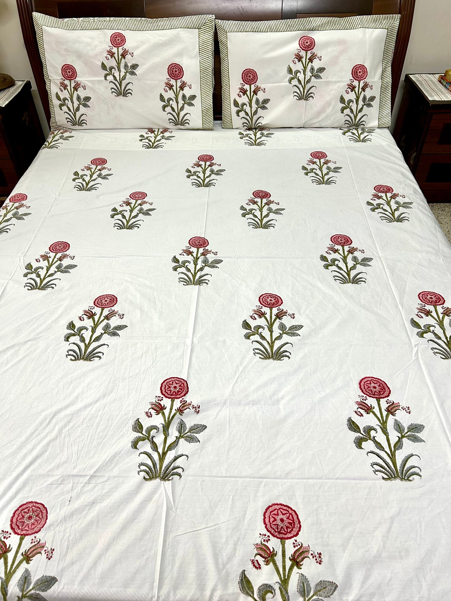 Aashvi Block Printed White Cotton Bedsheet(90x108)