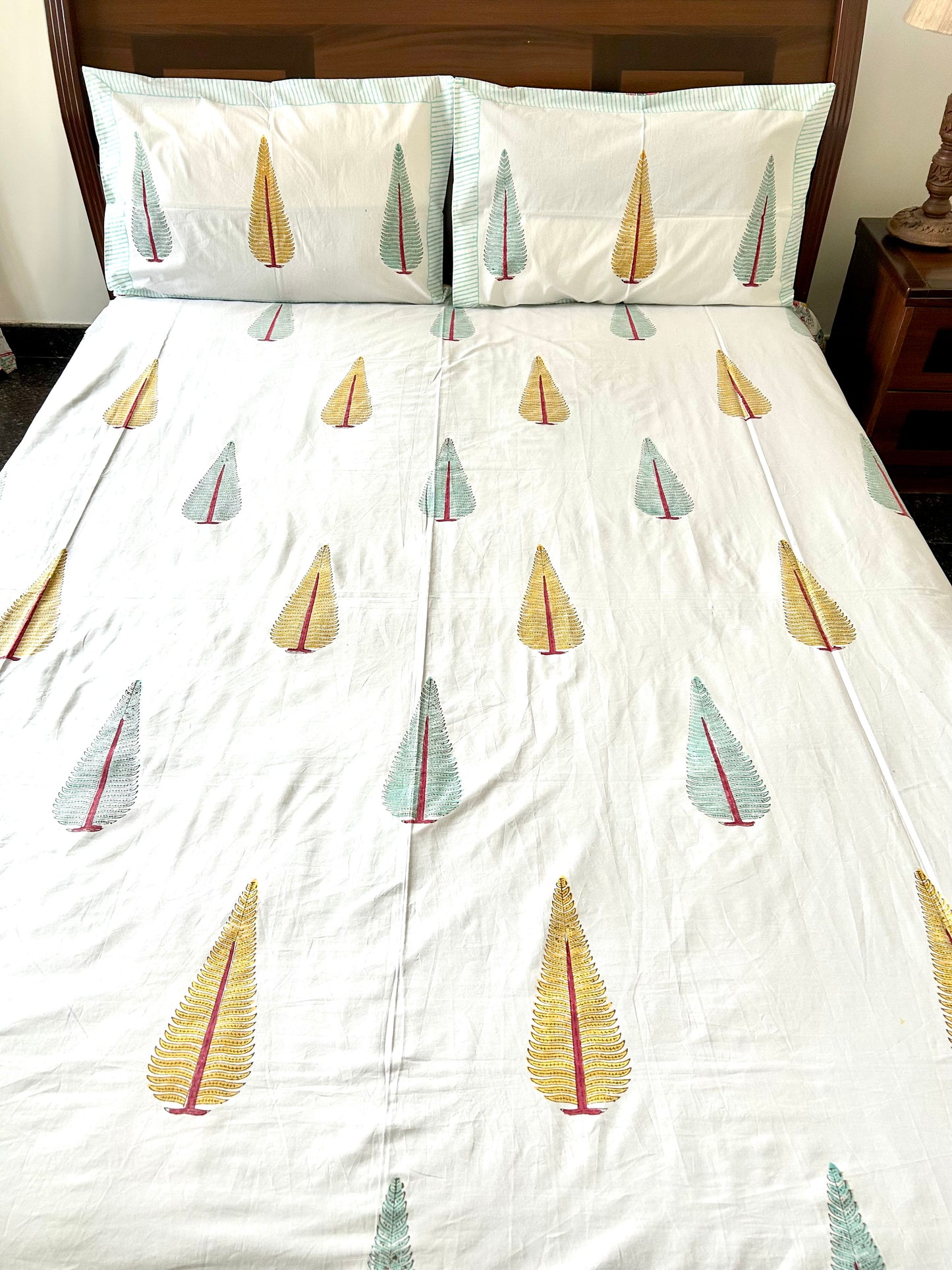 Ayra Block Printed White Cotton Bedsheet(108x108)