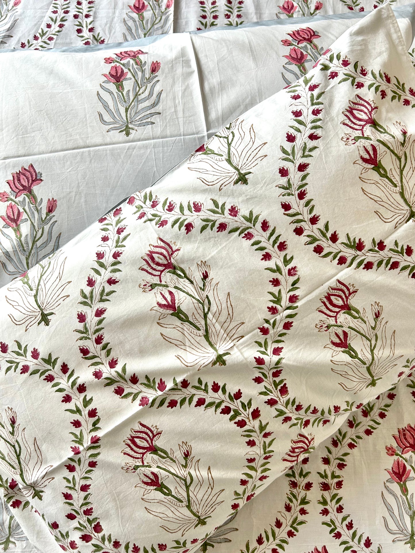 Aarvi Block Printed White Cotton Bedsheet(90x108)