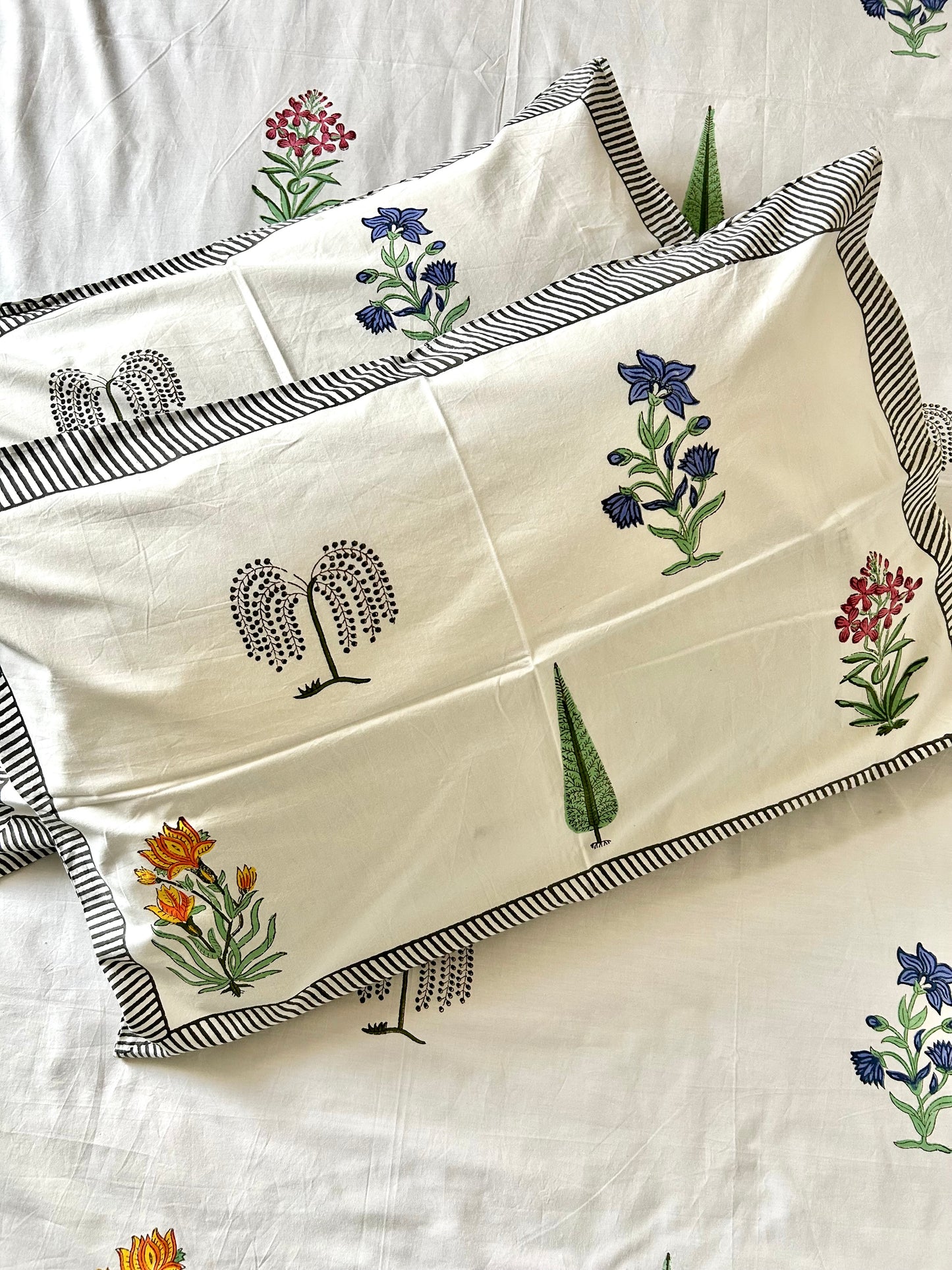 Ridhi Block Printed White Cotton Bedsheet(108x108)