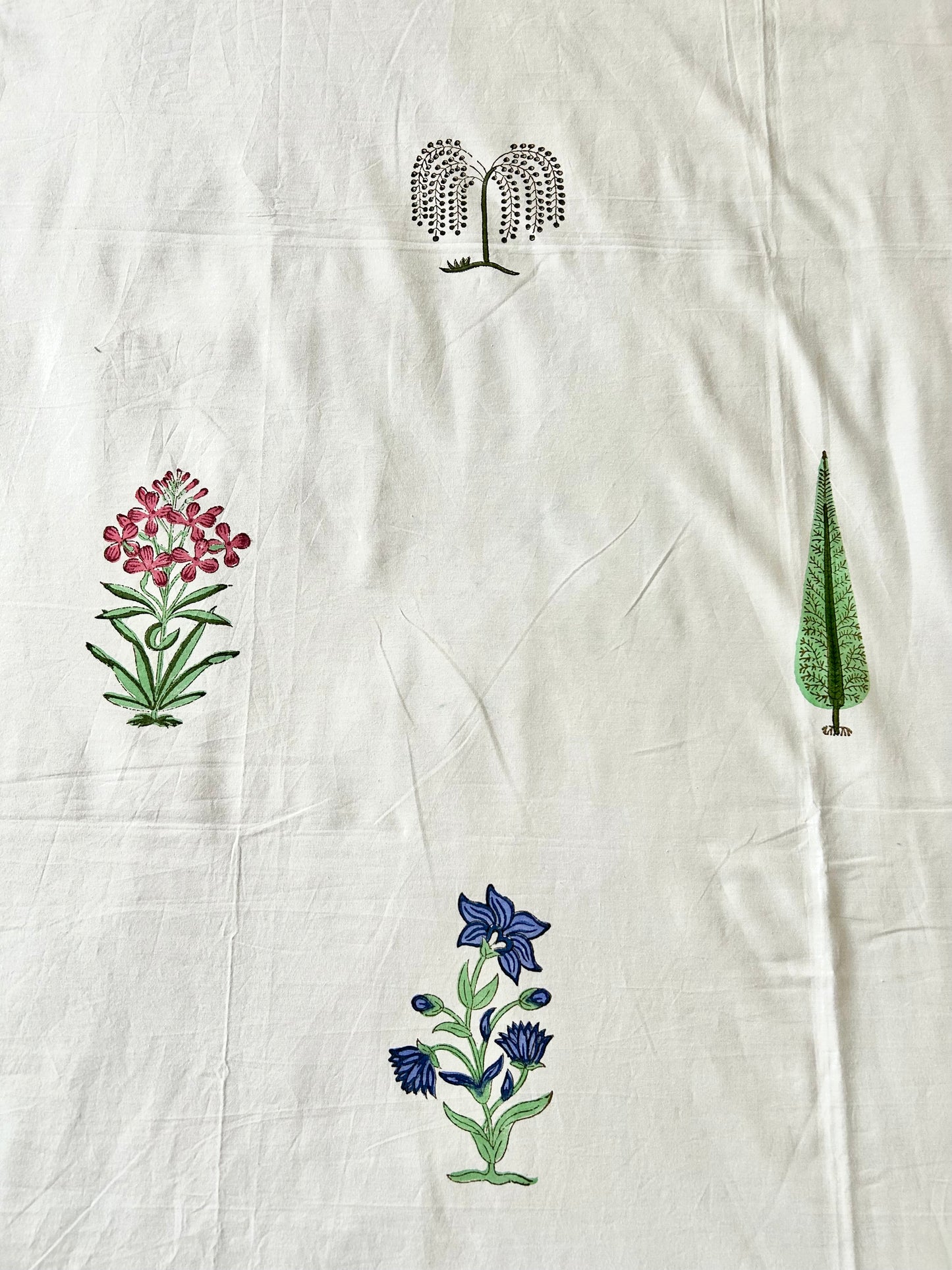 Ridhi Block Printed White Cotton Bedsheet(108x108)