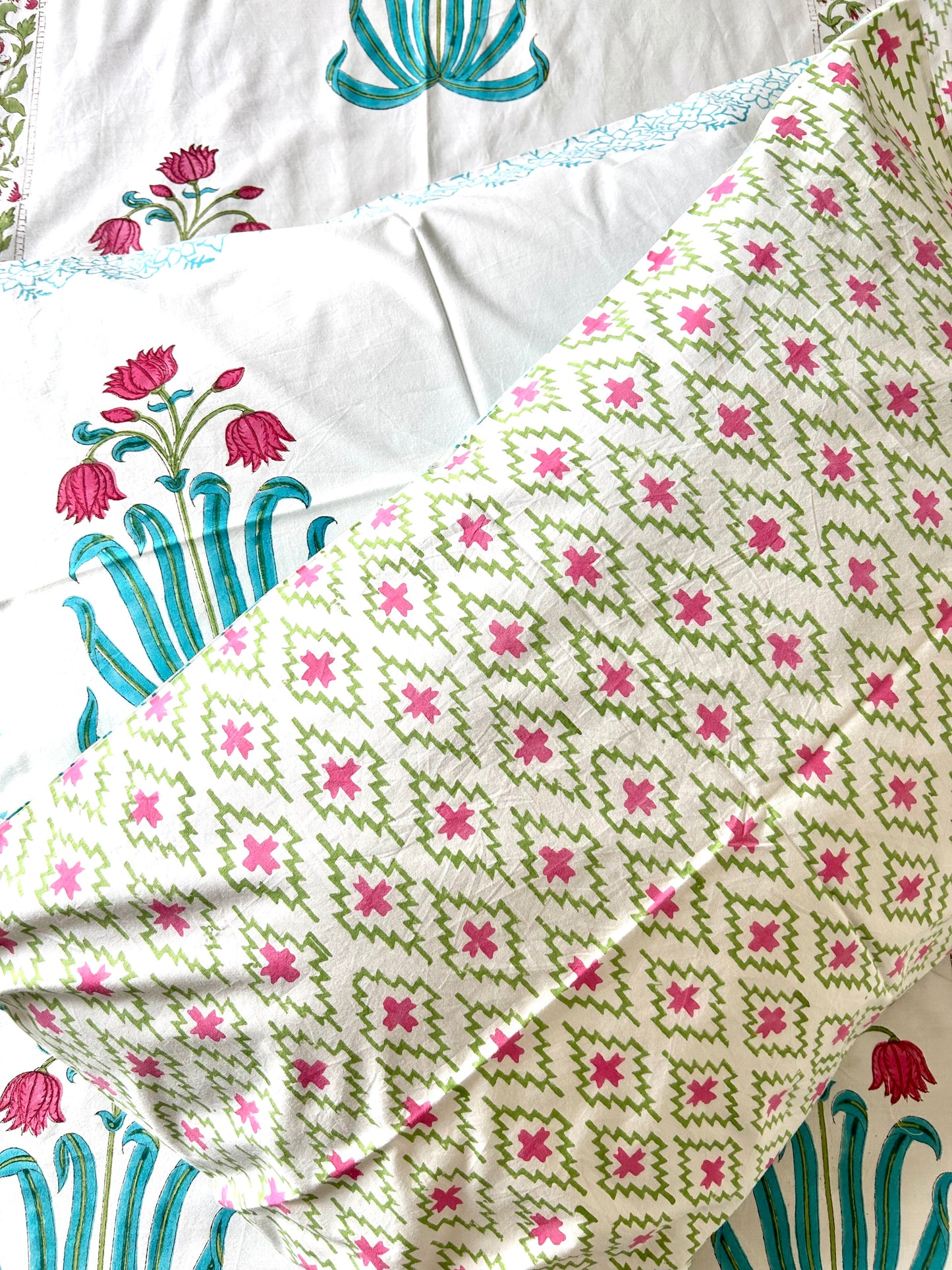 Ranya Block Printed White Cotton Bedsheet(90x108)