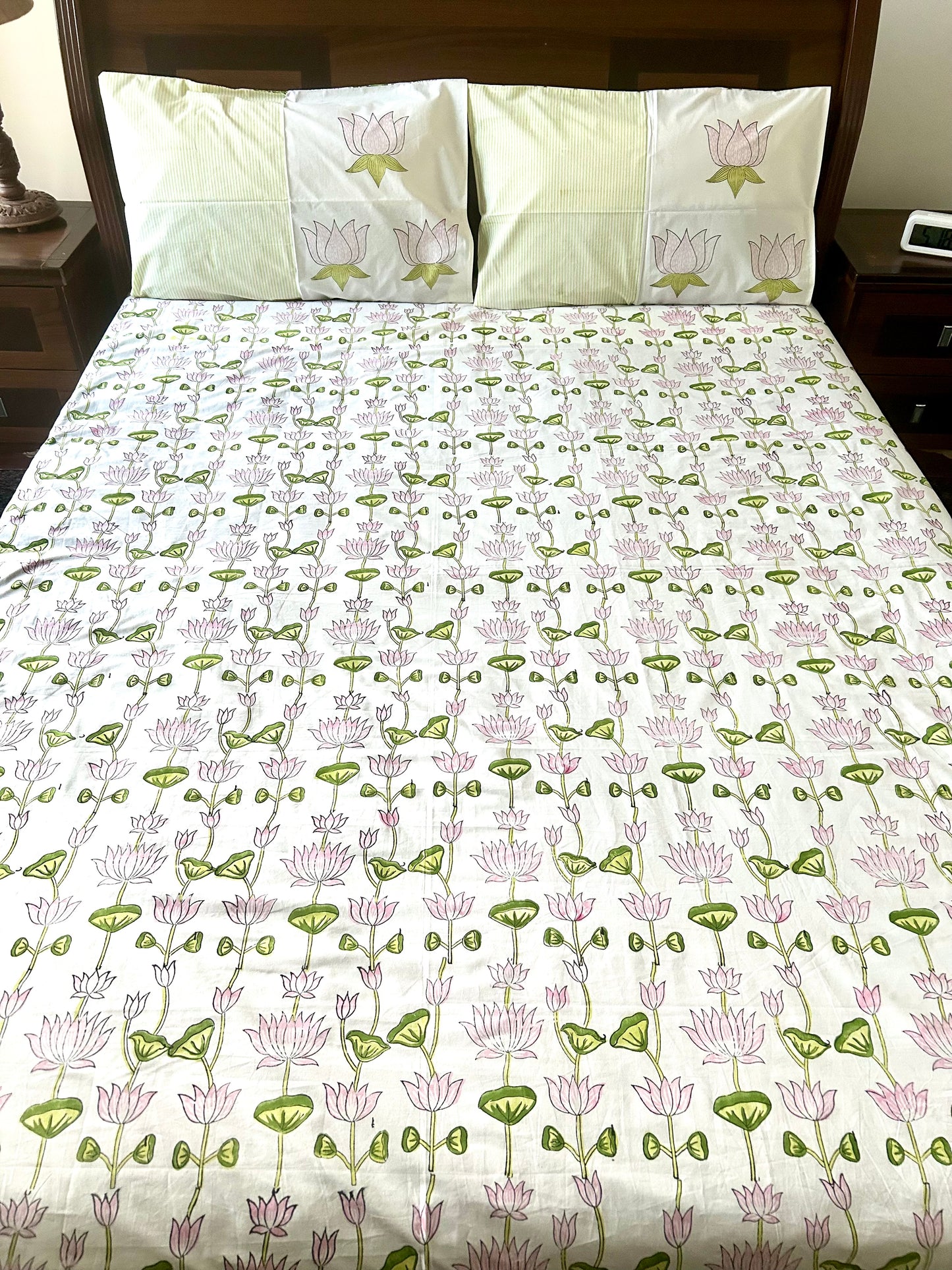 Srinika Block Printed White Cotton Bedsheet(90x108)