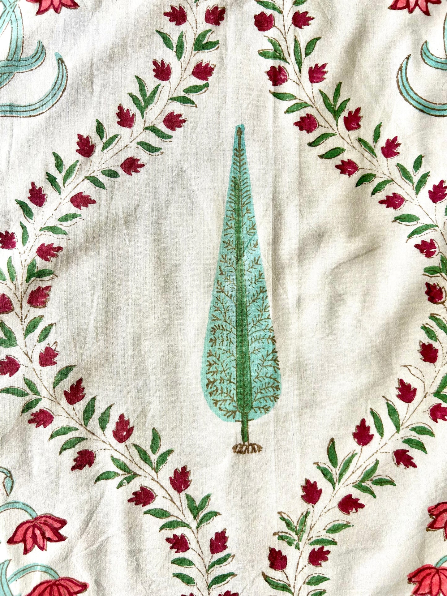 Tanvi Block Printed White Cotton Bedsheet(108x108)