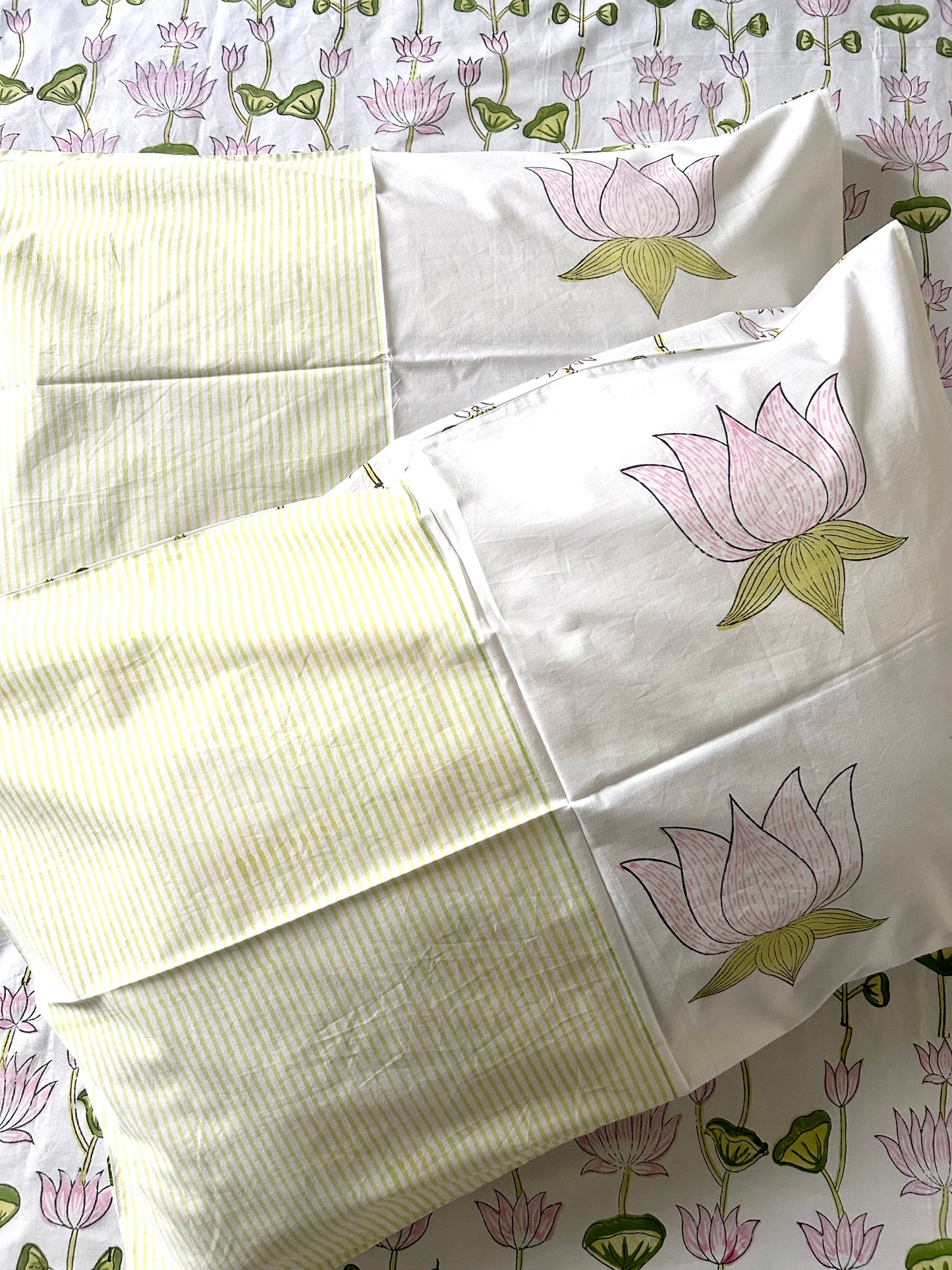 Srinika Block Printed White Cotton Bedsheet(90x108)