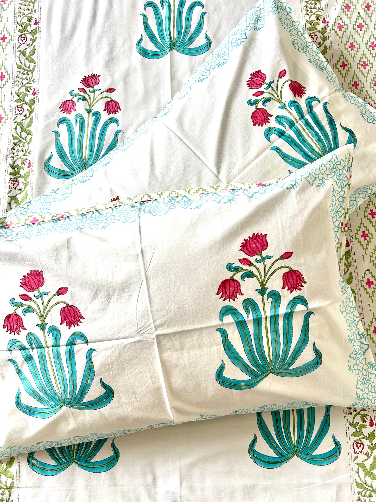 Ranya Block Printed White Cotton Bedsheet(90x108)