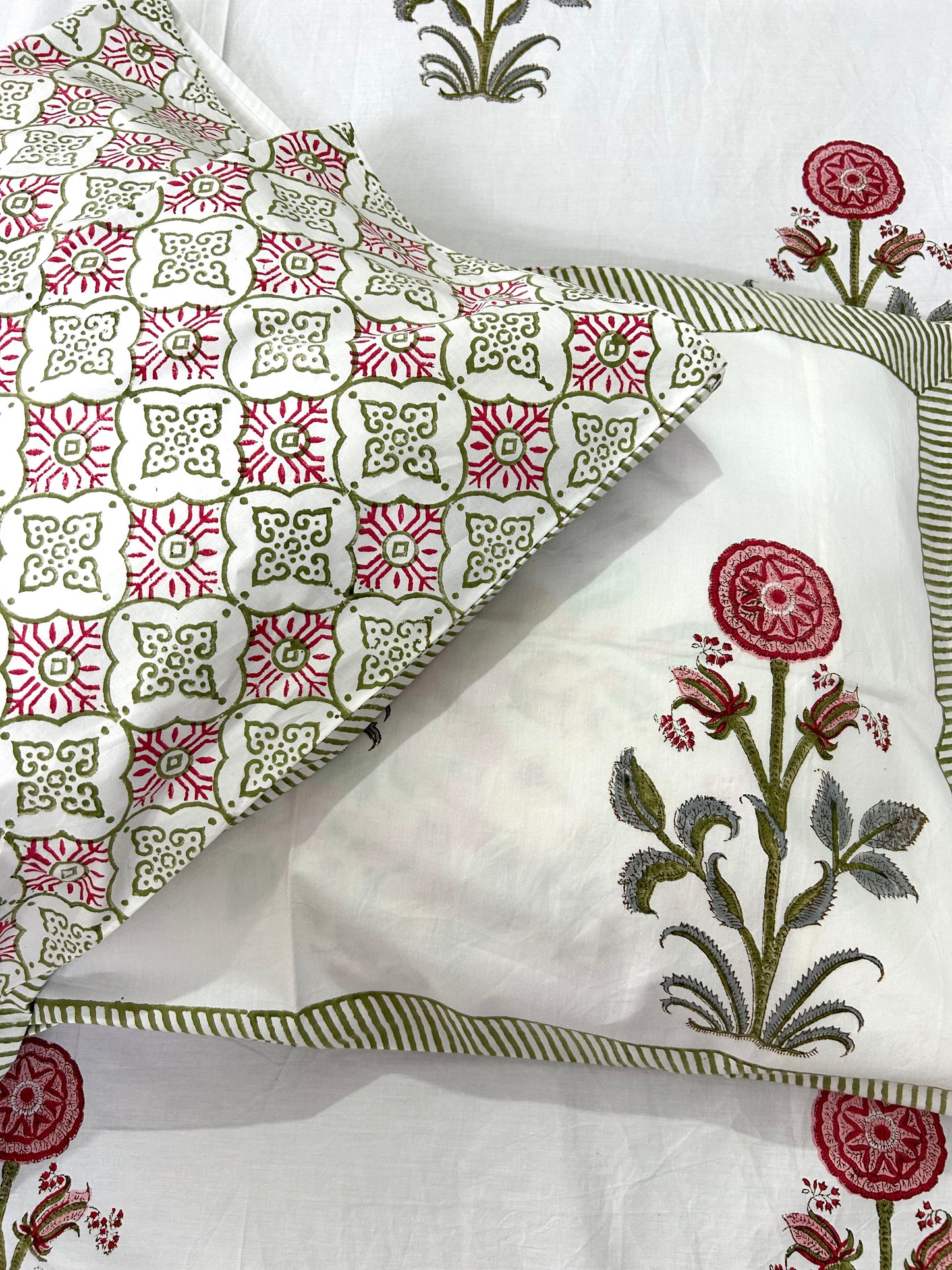 Aashvi Block Printed White Cotton Bedsheet(90x108)