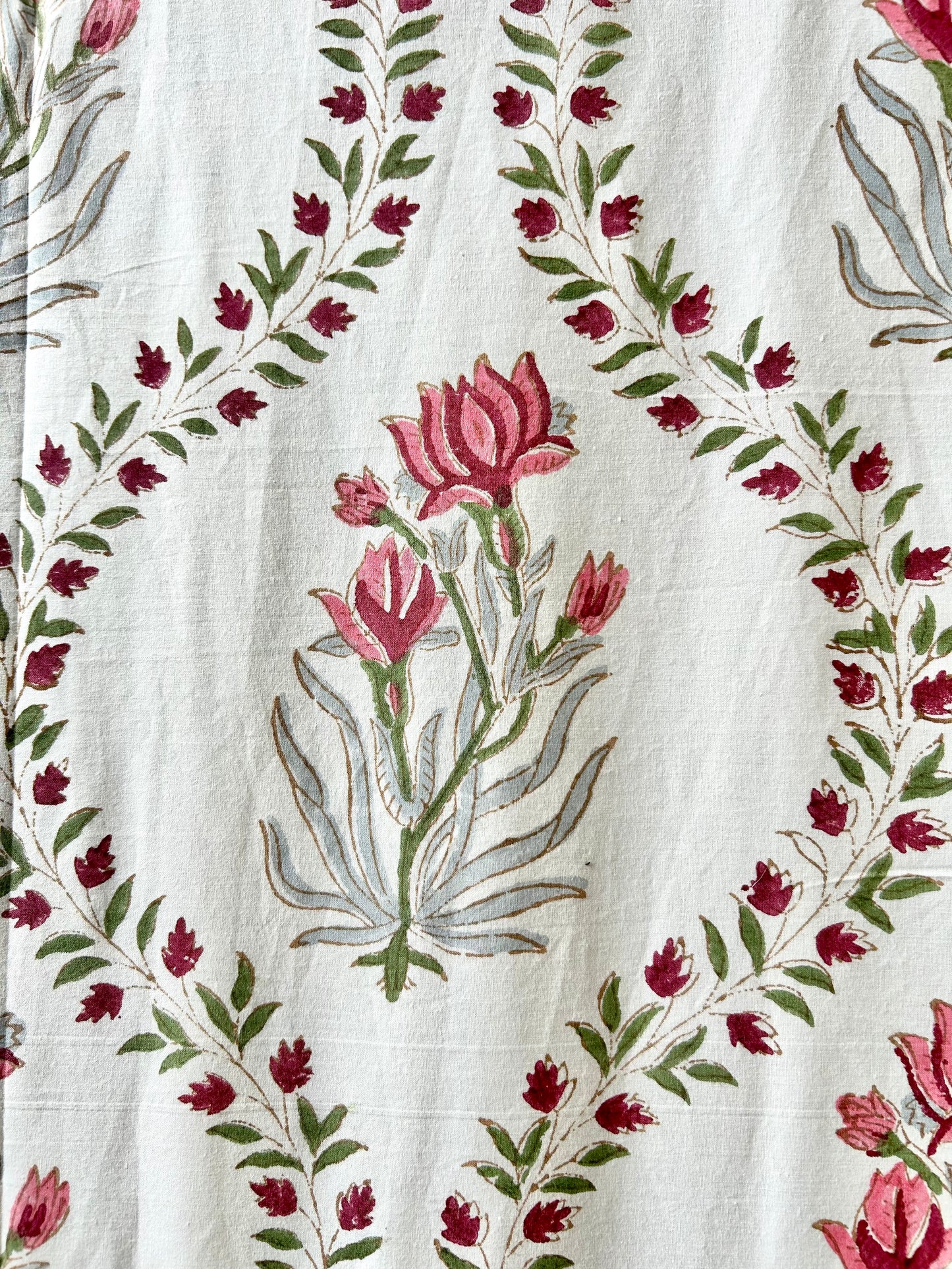 Aarvi Block Printed White Cotton Bedsheet(90x108)