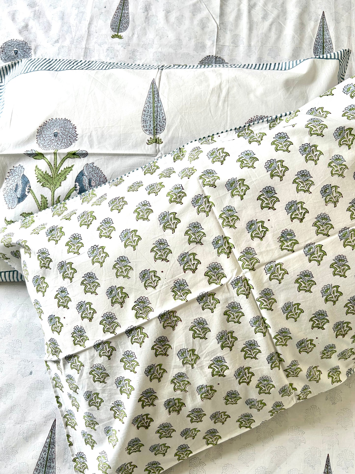 Shiya Block Printed White Cotton Bedsheet(90x108)