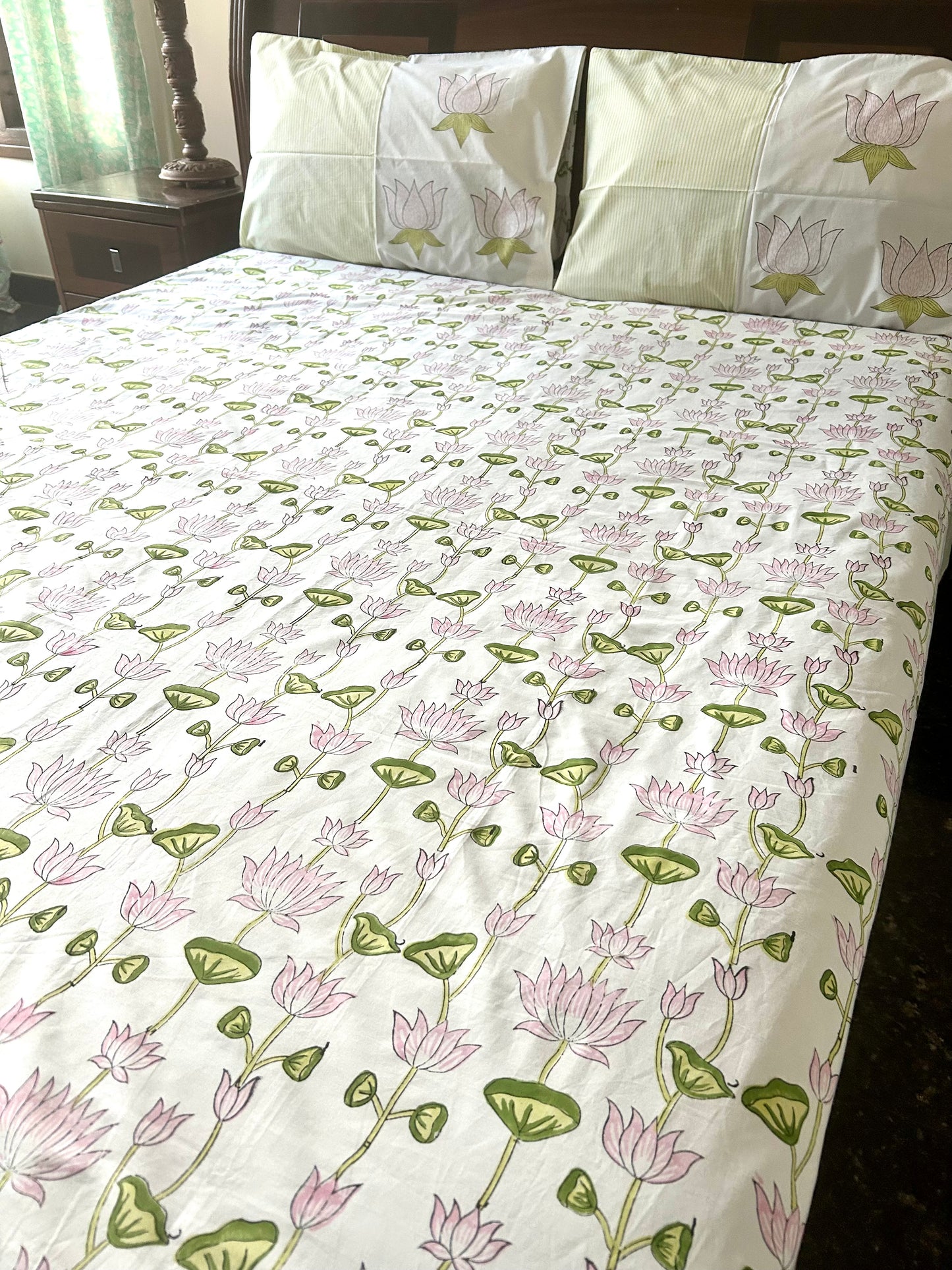 Srinika Block Printed White Cotton Bedsheet(90x108)