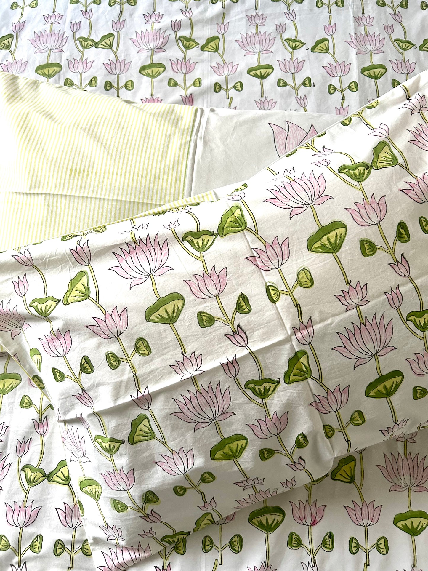 Srinika Block Printed White Cotton Bedsheet(90x108)