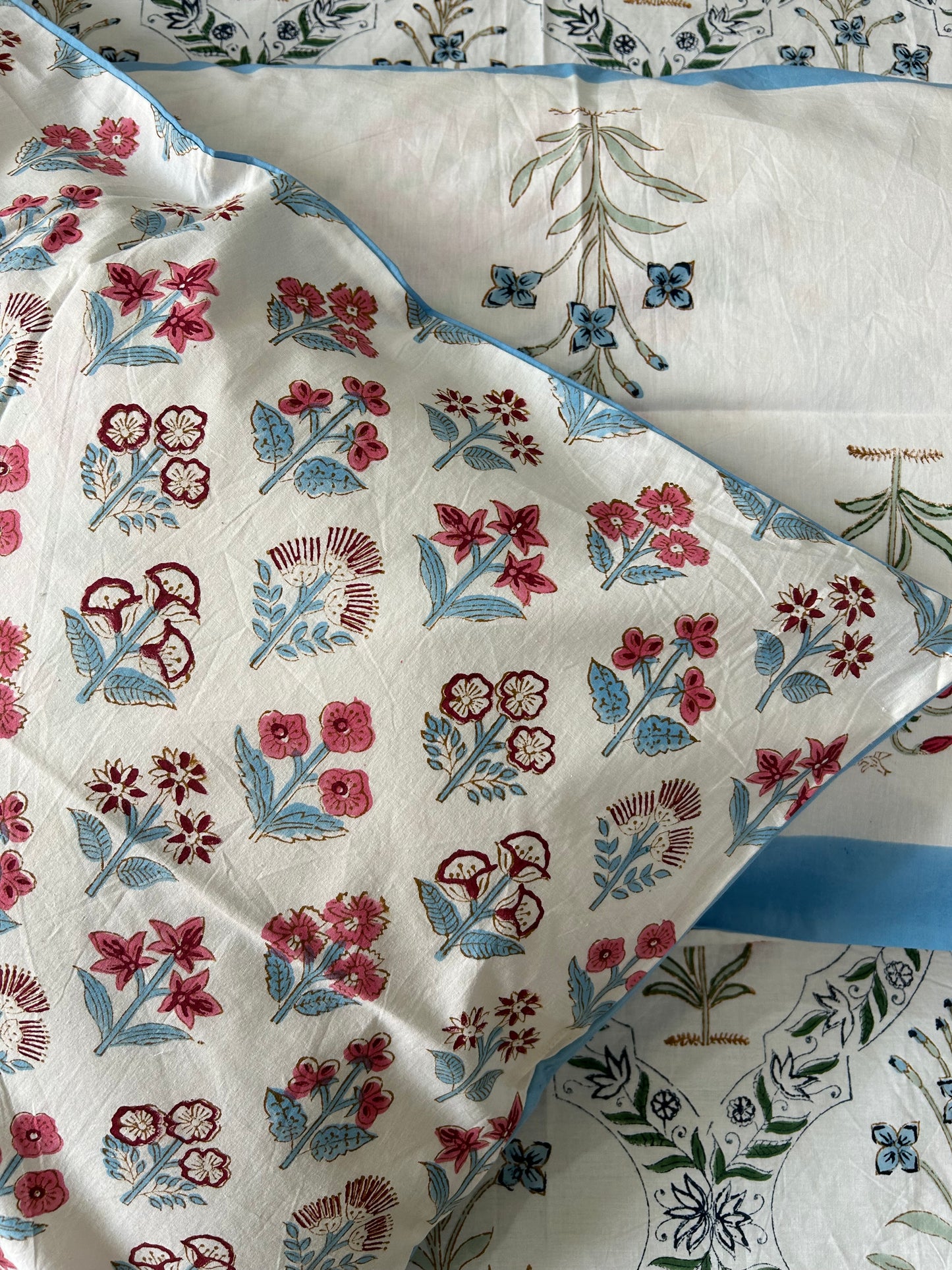 Dainty Flowers Block Printed Cotton Bedsheet(90x108)