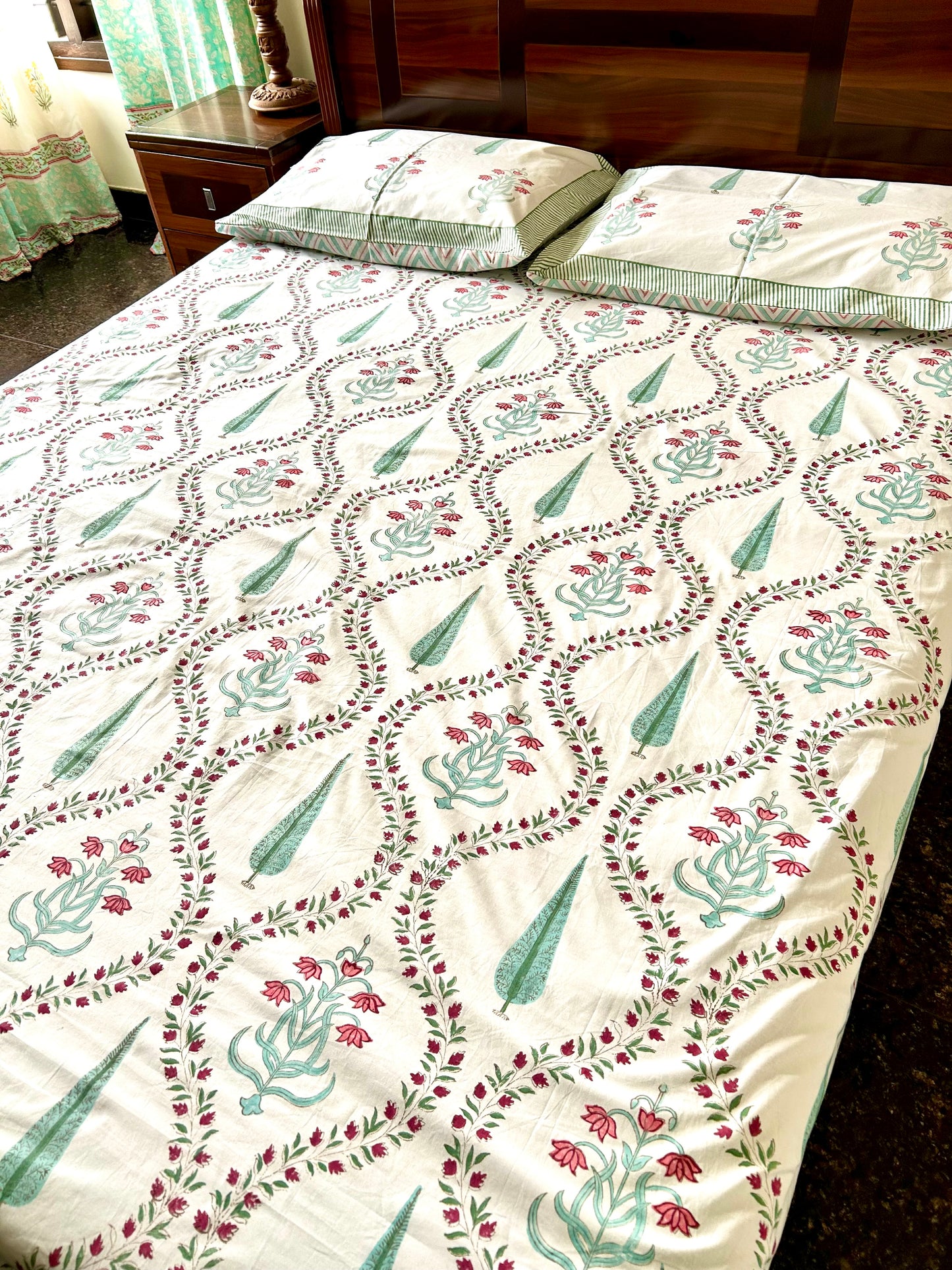 Tanvi Block Printed White Cotton Bedsheet(90x108)