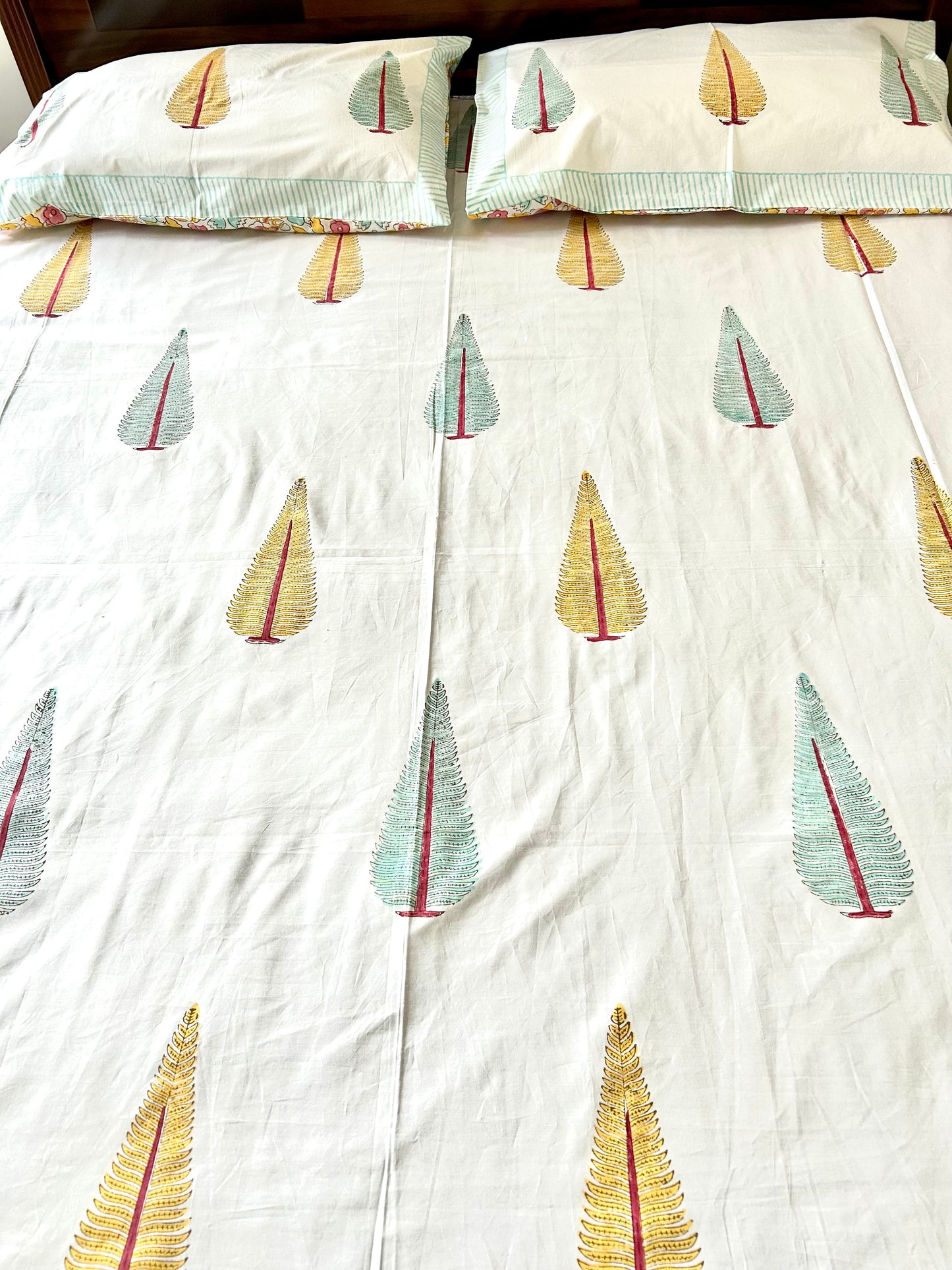 Ayra Block Printed White Cotton Bedsheet(108x108)