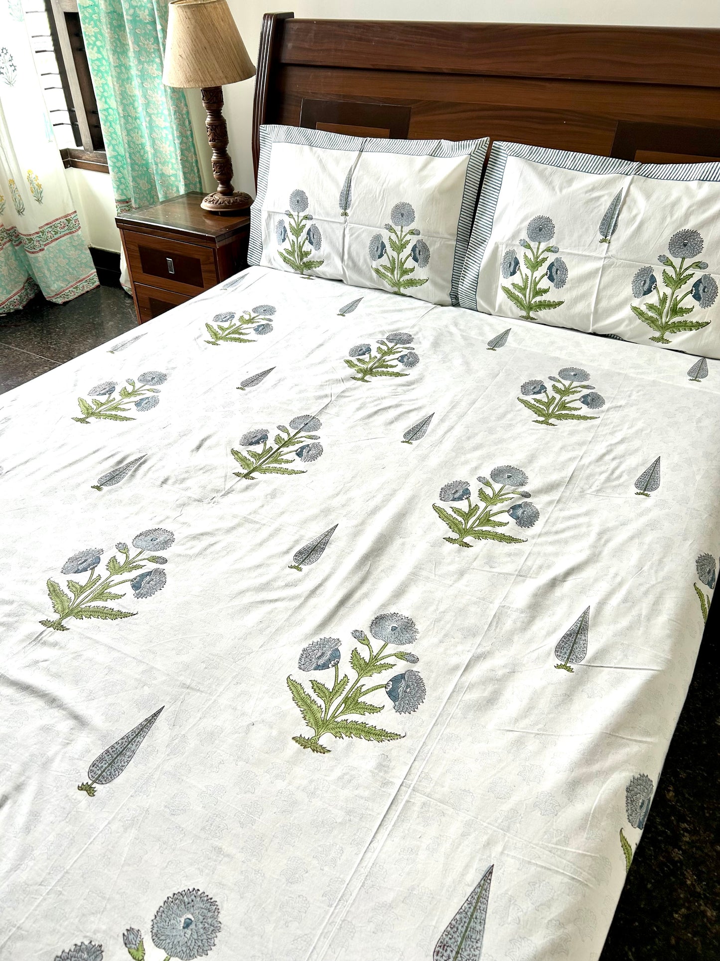 Shiya Block Printed White Cotton Bedsheet(90x108)