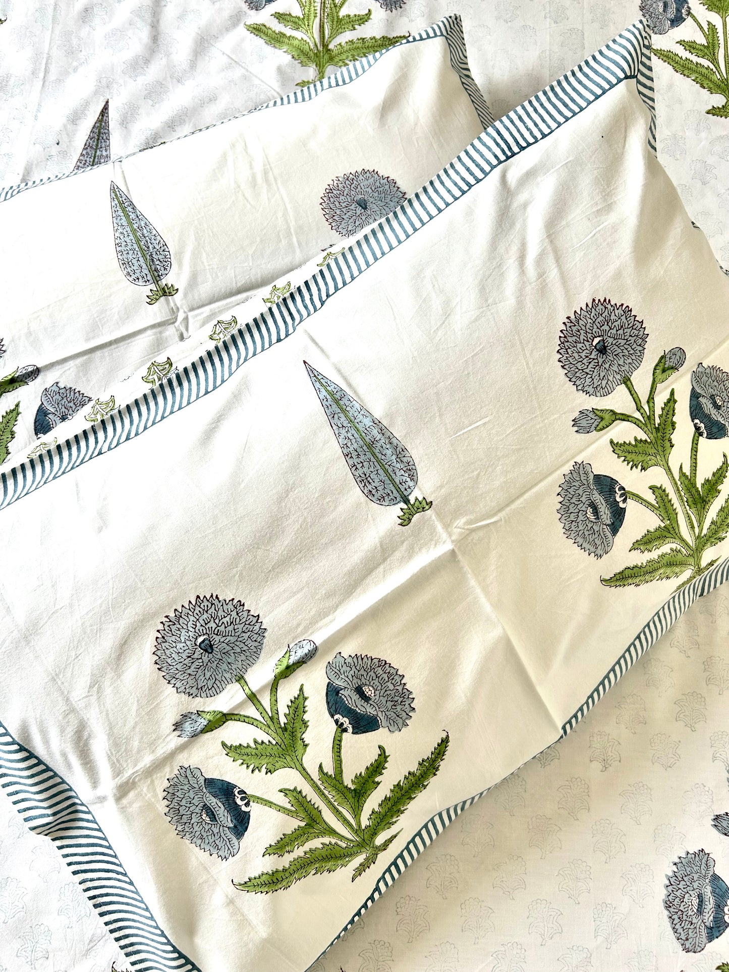 Shiya Block Printed White Cotton Bedsheet(90x108)