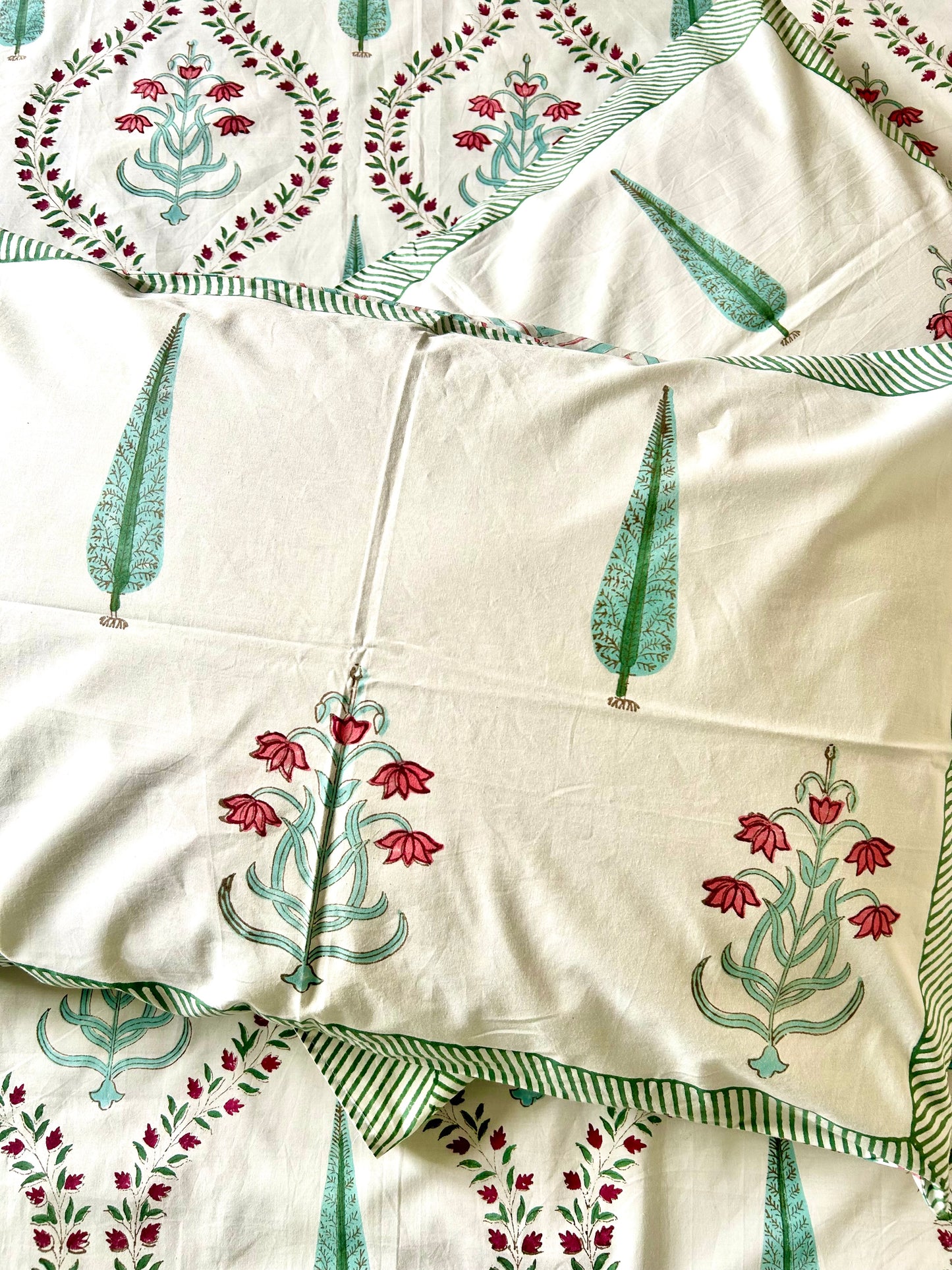 Tanvi Block Printed White Cotton Bedsheet(90x108)