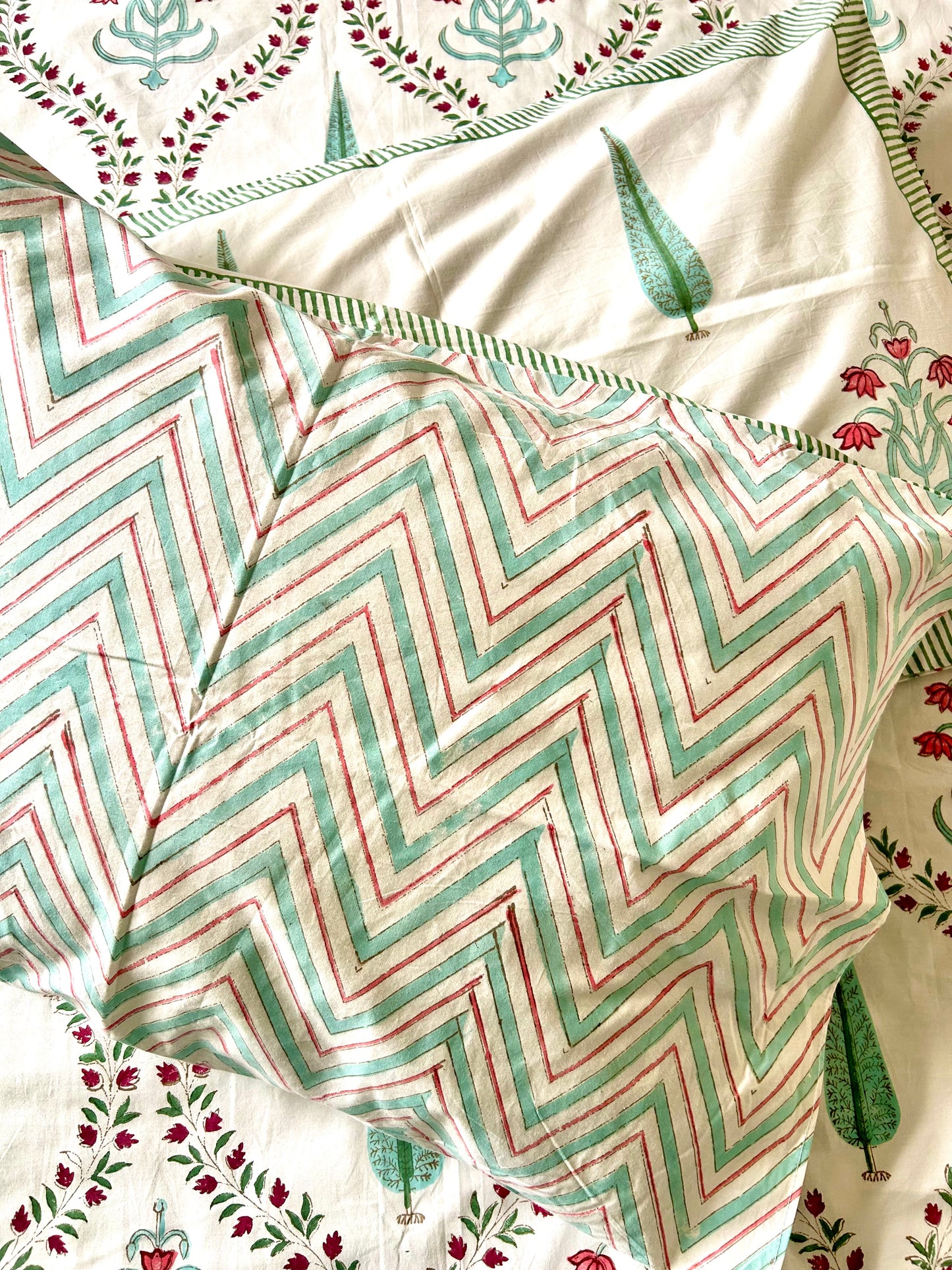Tanvi Block Printed White Cotton Bedsheet(90x108)