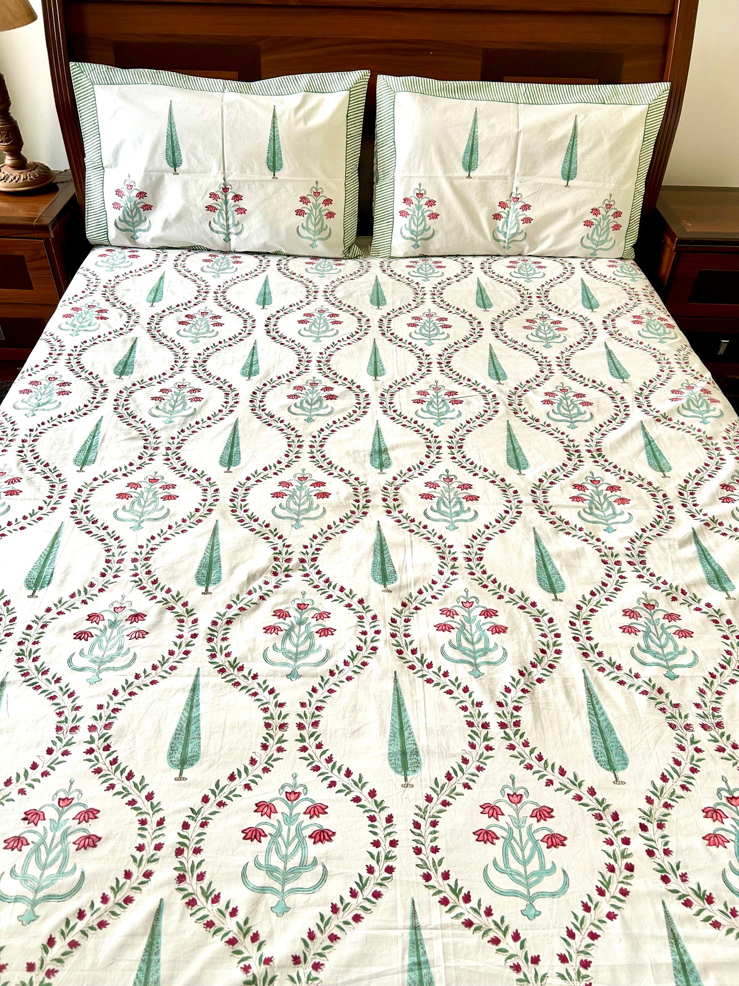 Tanvi Block Printed White Cotton Bedsheet(90x108)