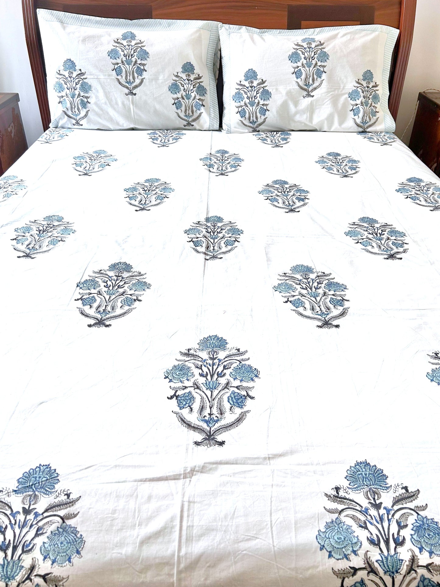 Navya Block Printed White Cotton Bedsheet(108x108)